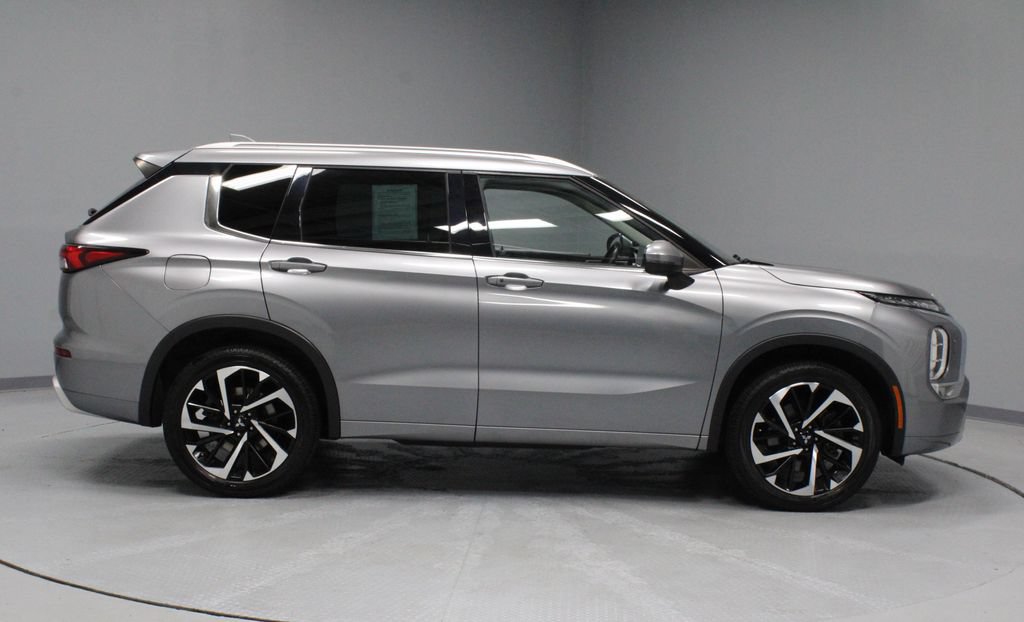 Used 2023 Mitsubishi Outlander SEL AWD/4WD image 11