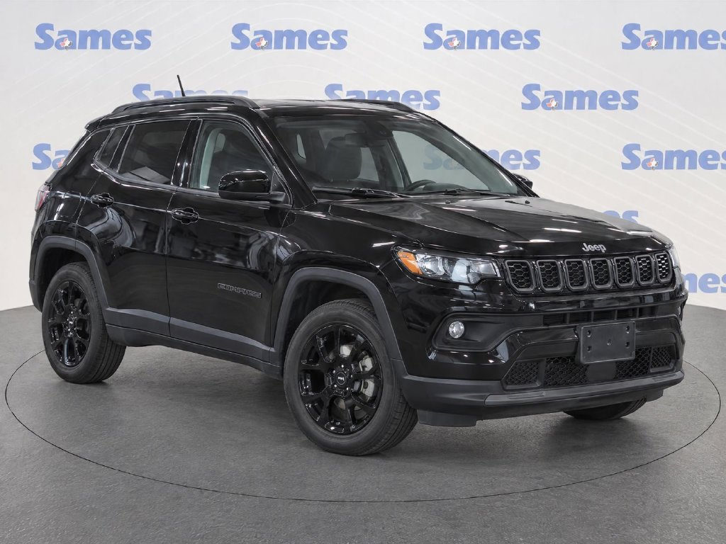 Used 2025 Jeep Compass Latitude w/ Altitude Special Edition AWD/4WD image 1
