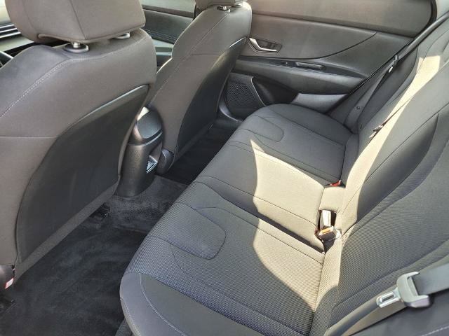 Used 2025 Hyundai Elantra SE FWD image 11