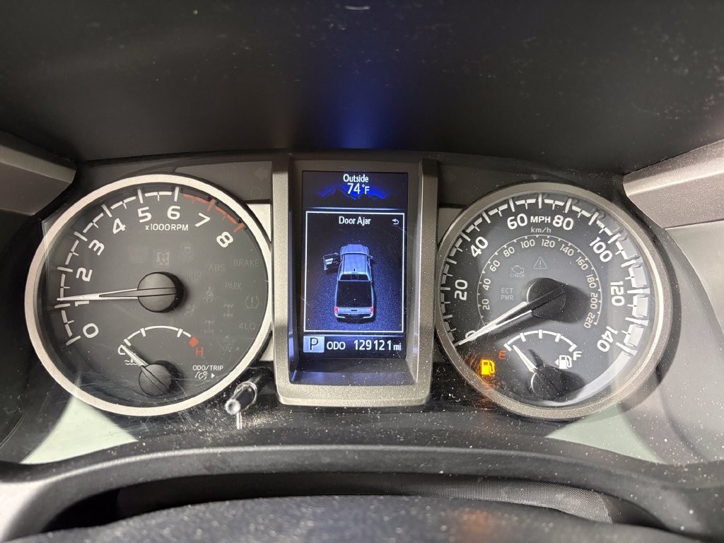 Used 2018 Toyota Tacoma SR5 RWD image 15