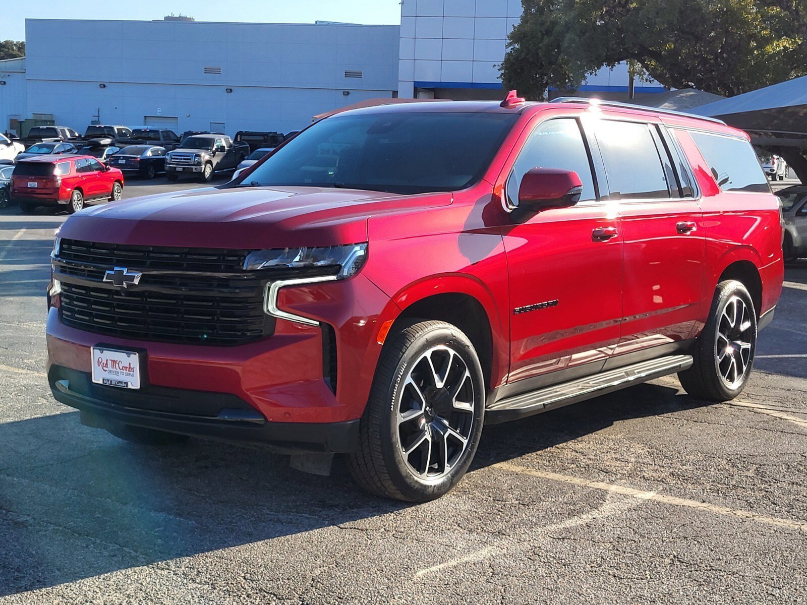 Used 2024 Chevrolet Suburban RST w/ Luxury Package image 7