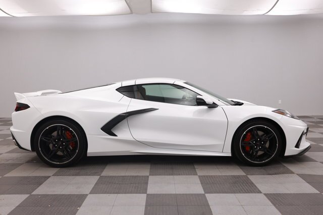 Used 2022 Chevrolet Corvette Stingray Coupe w/ Z51 Performance Package RWD image 11