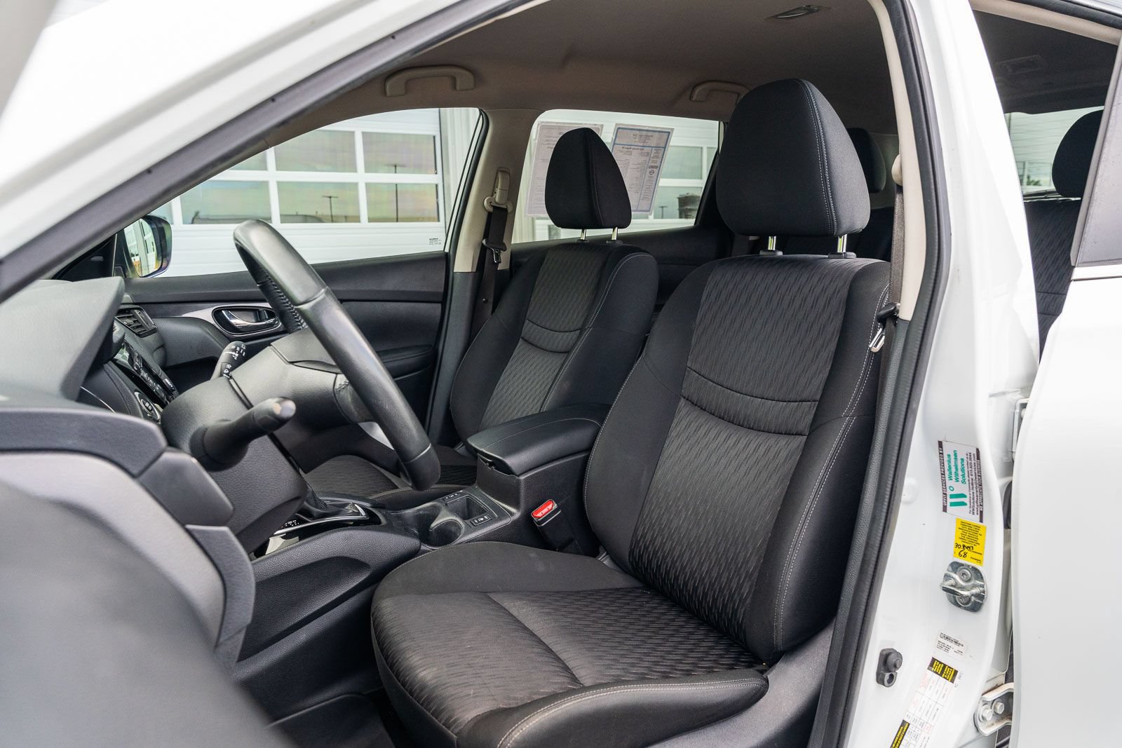 Used 2018 Nissan Rogue SV FWD image 19
