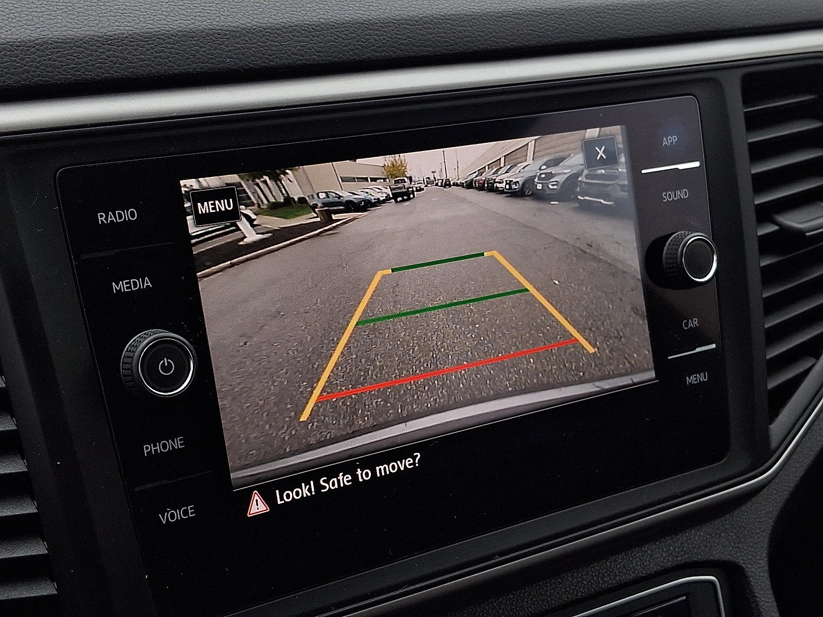 Used 2020 Volkswagen Atlas Cross Sport SE image 17