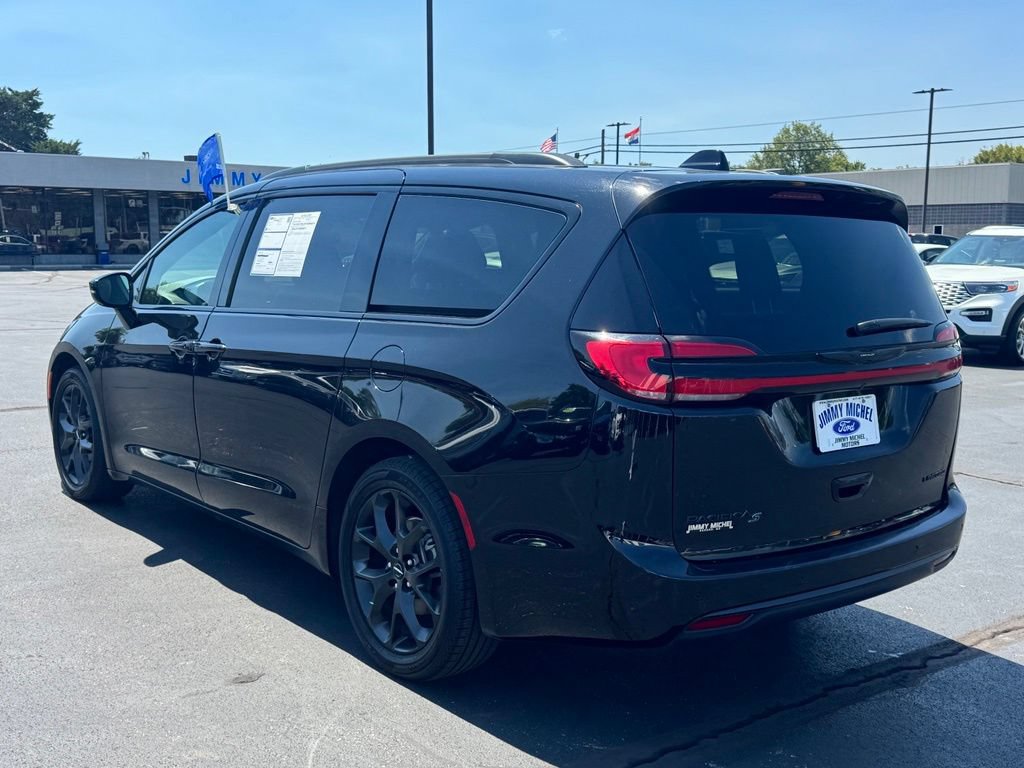 Used 2025 Chrysler Pacifica Limited FWD image 27
