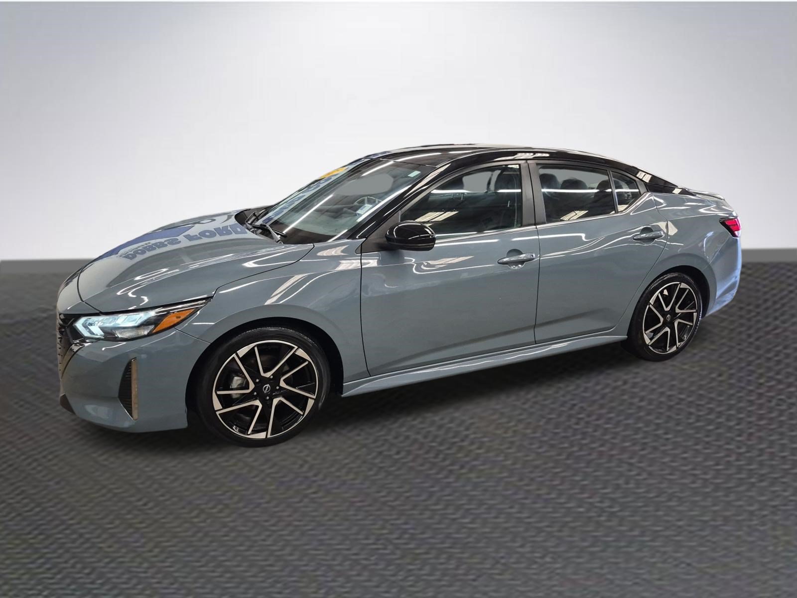 Used 2025 Nissan Sentra SR FWD image 2