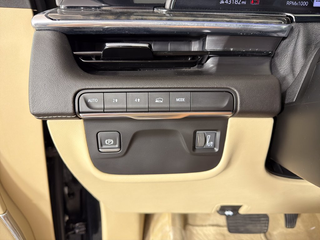 Used 2024 Cadillac Escalade Premium Luxury AWD/4WD image 16