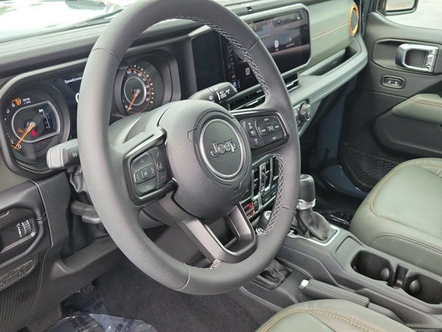 Used 2025 Jeep Gladiator Mojave AWD/4WD image 17