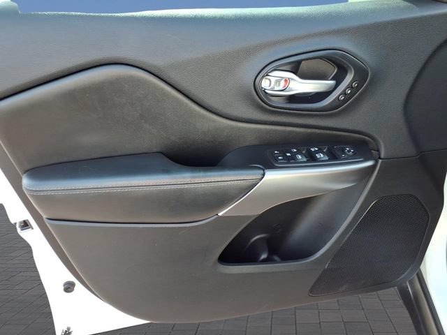 Used 2019 Jeep Cherokee Limited AWD/4WD image 17