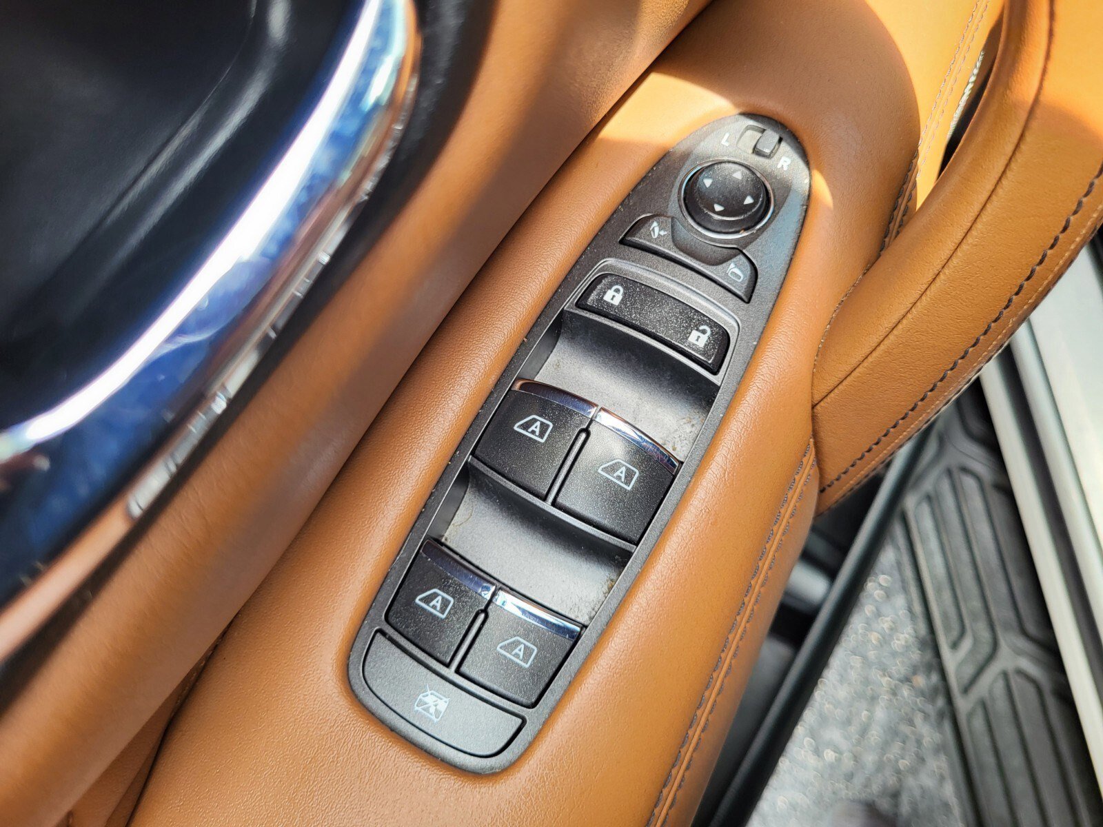 Used 2021 INFINITI QX80 Sensory w/ Cargo Package image 18