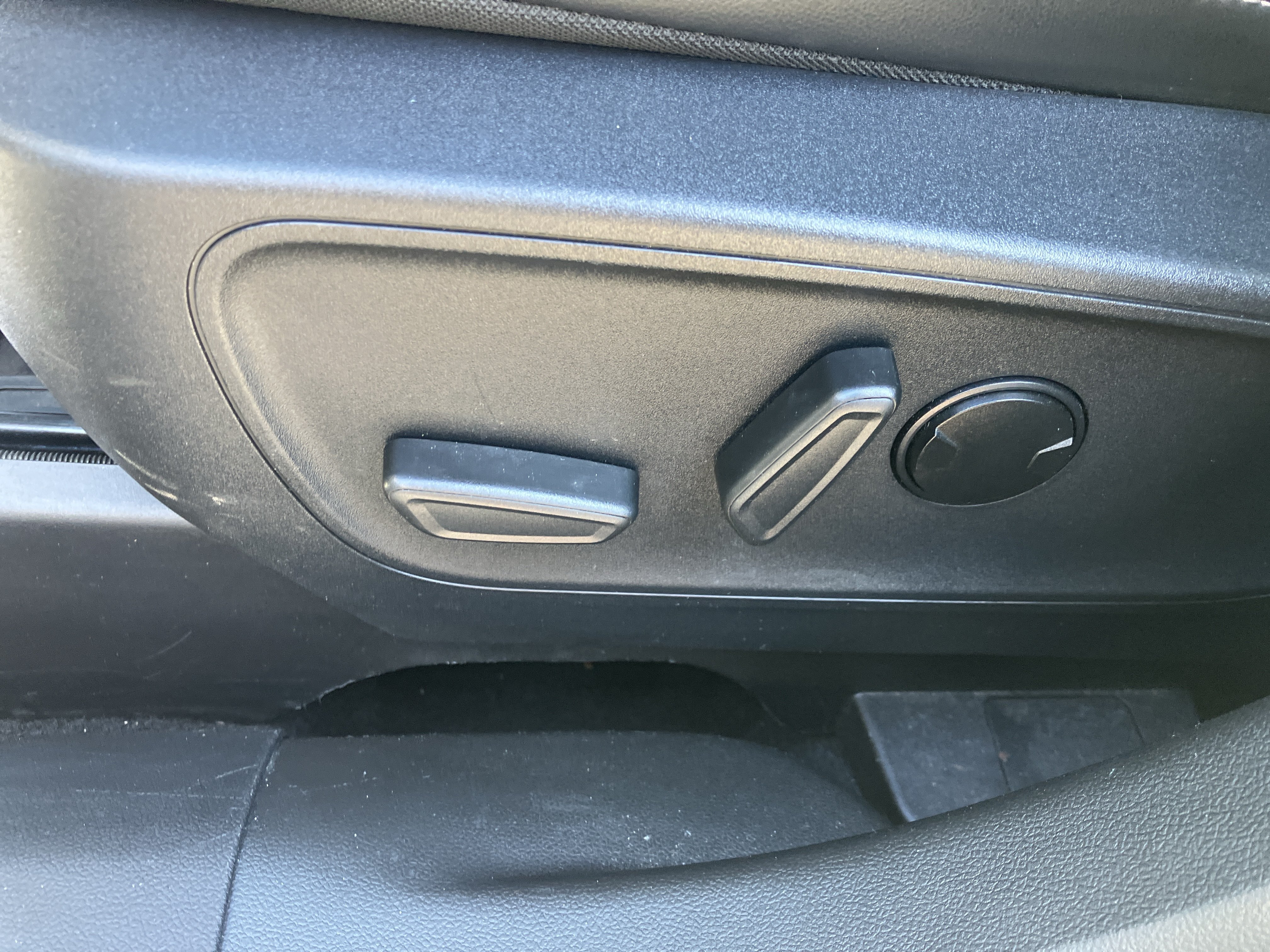 Certified 2025 Ford Escape Platinum AWD/4WD image 21