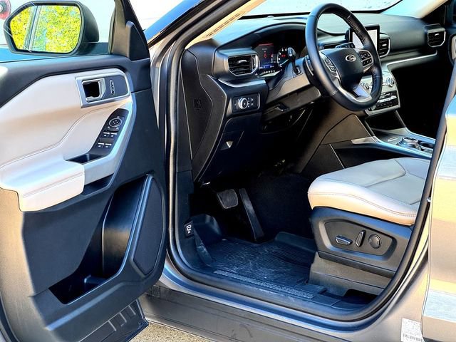 Certified 2021 Ford Explorer XLT w/ Equipment Group 202A image 8