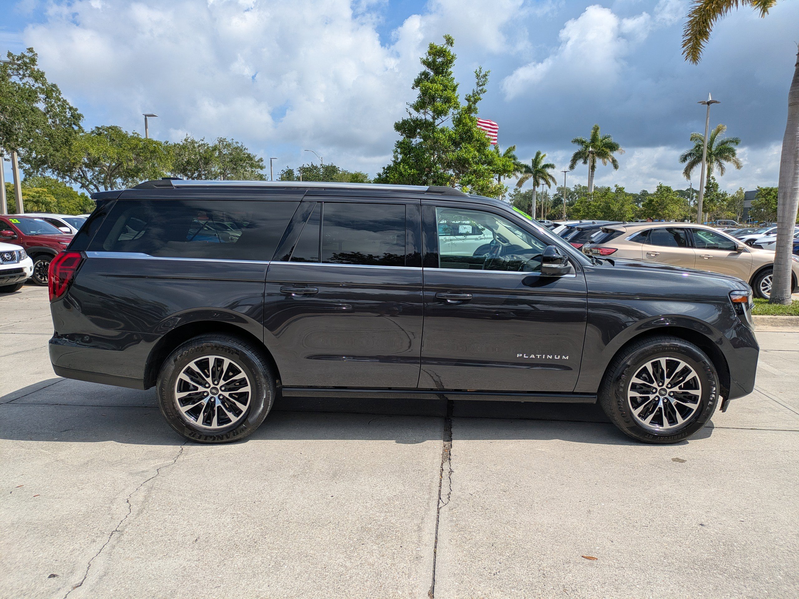 Certified 2025 Ford Expedition Max Platinum AWD/4WD image 3