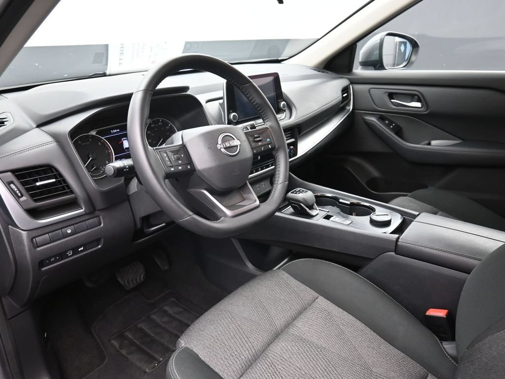 Used 2025 Nissan Rogue SV AWD/4WD image 18