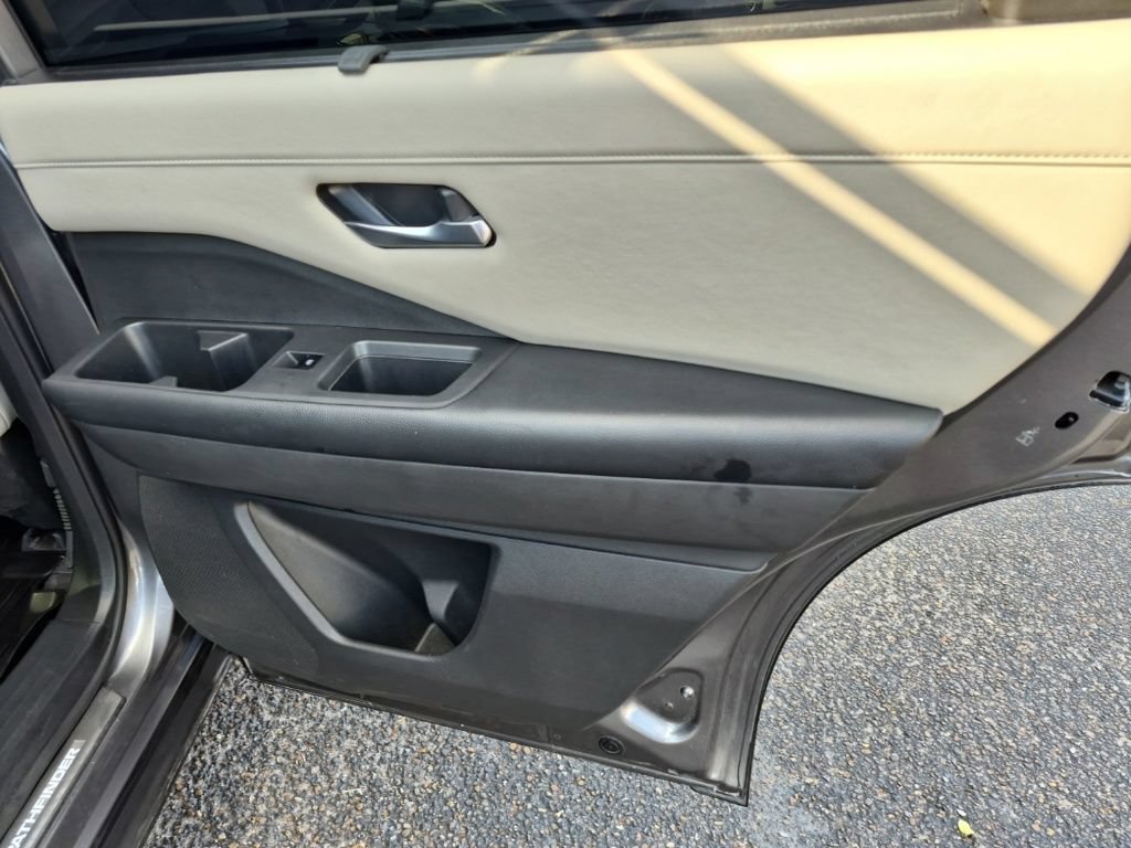 Used 2022 Nissan Pathfinder SL w/ Lighting Package (N92) AWD/4WD image 22