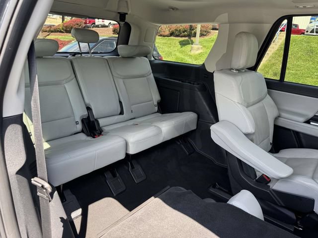 Certified 2025 Ford Expedition Platinum w/ Driver's Package AWD/4WD image 12