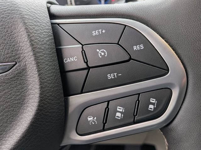 Used 2024 Chrysler Pacifica Touring-L FWD image 20