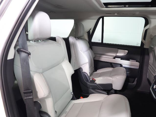 Certified 2025 Ford Expedition Active image 11