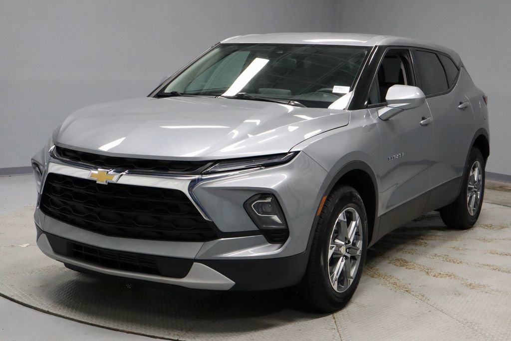 Used 2025 Chevrolet Blazer LT FWD image 7
