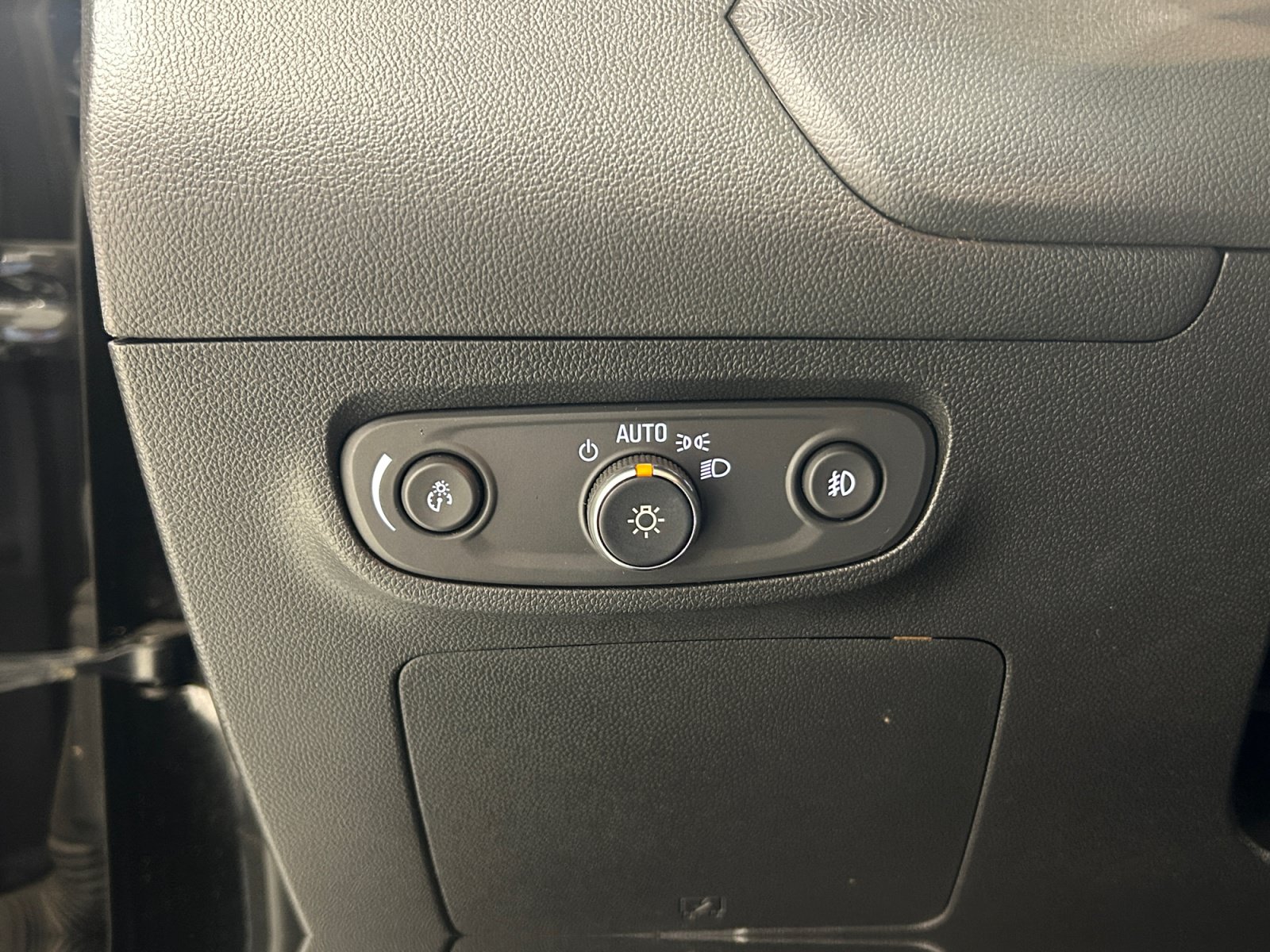 Used 2022 Buick Encore GX Select w/ Sport Touring Package FWD image 20