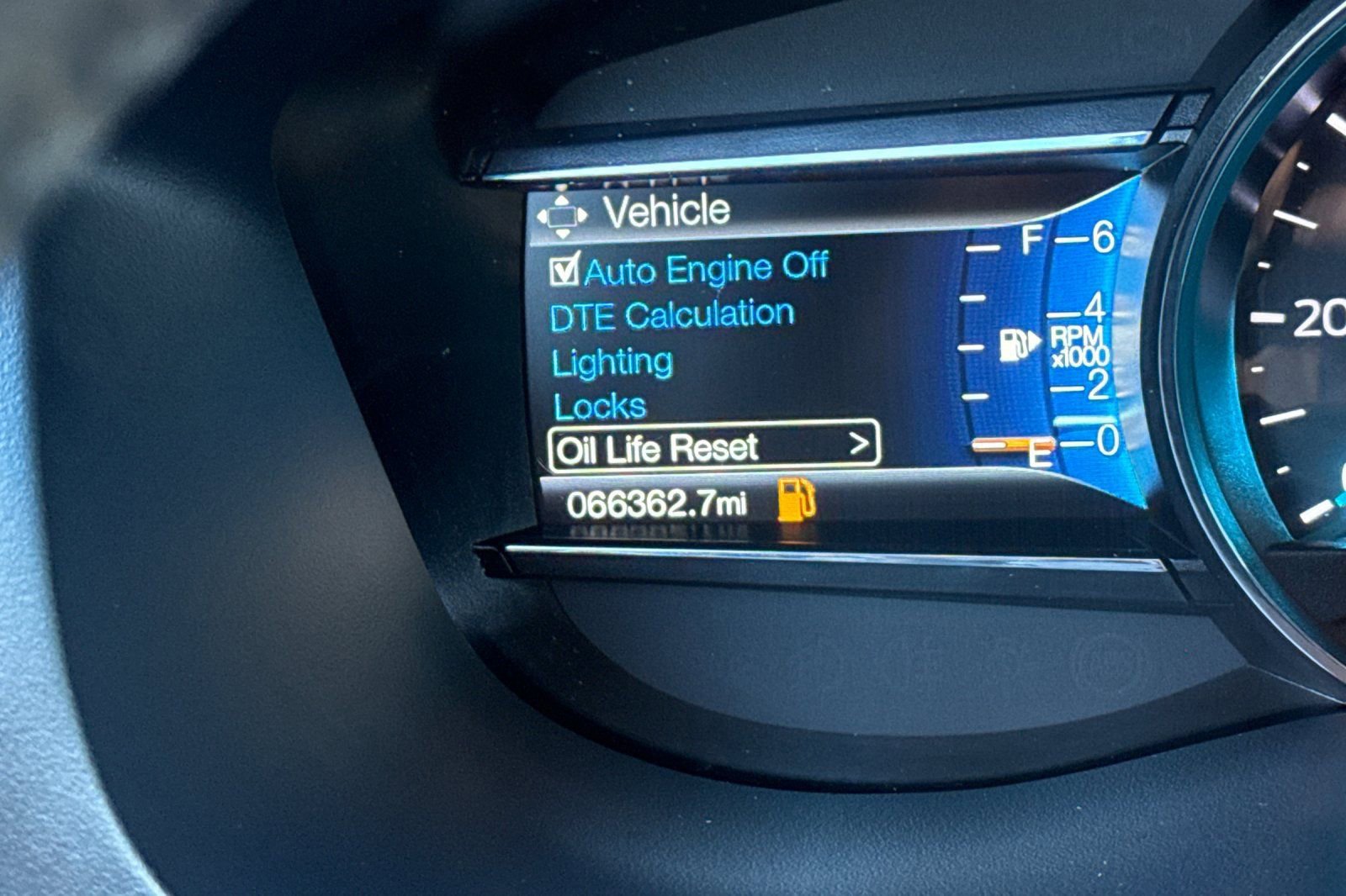 Certified 2017 Ford Explorer XLT w/ Equipment Group 202A image 27