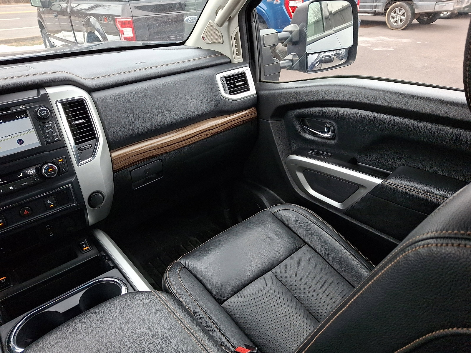 Used 2017 Nissan Titan SL AWD/4WD image 16