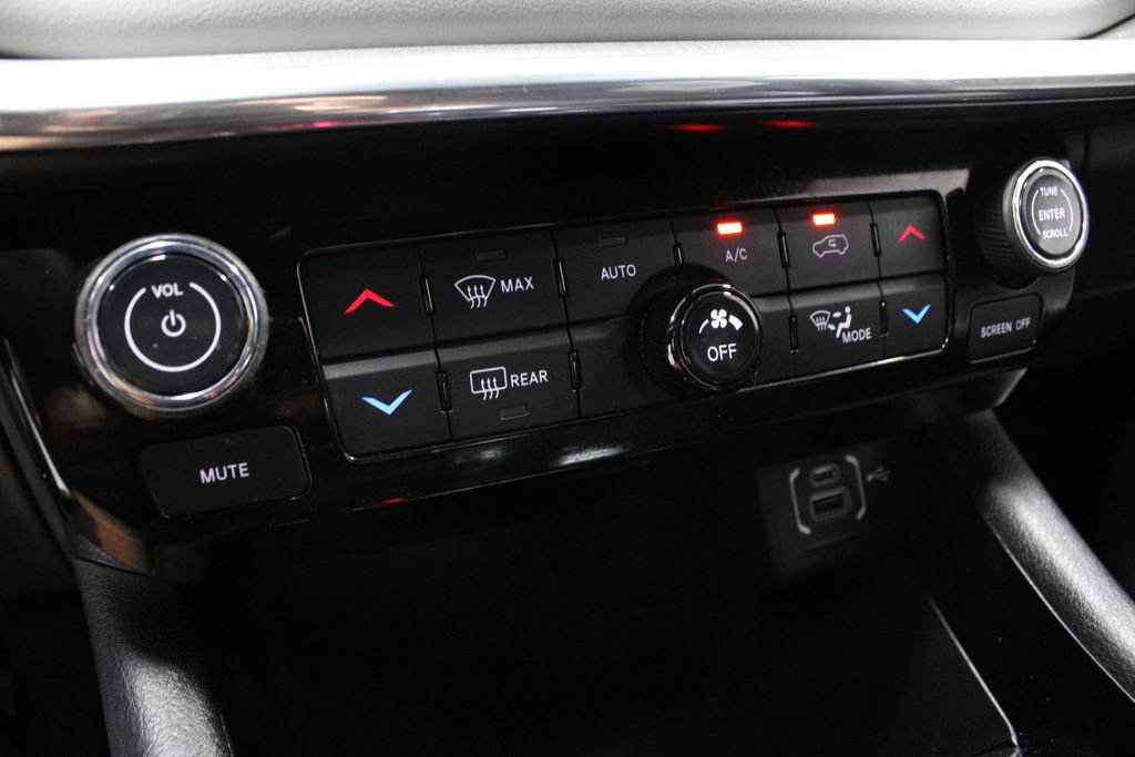 Used 2023 Jeep Compass Limited AWD/4WD image 30