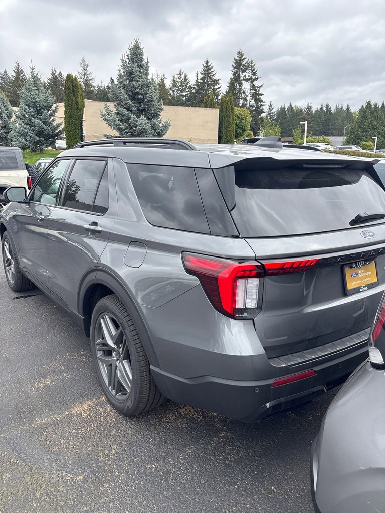 Certified 2026 Ford Explorer ST-Line w/ ST-Line Street Pack AWD/4WD image 4