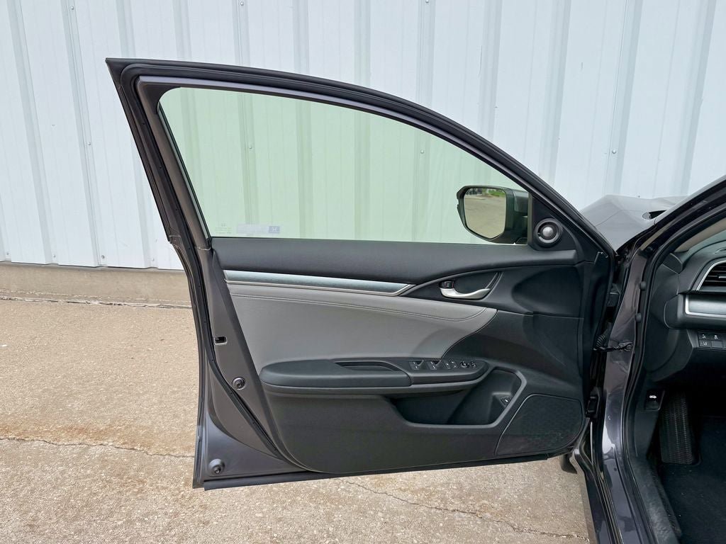 Used 2018 Honda Civic Touring image 14