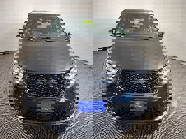 Used 2022 Chrysler Pacifica Limited w/ Uconnect Theater Family Group image 7