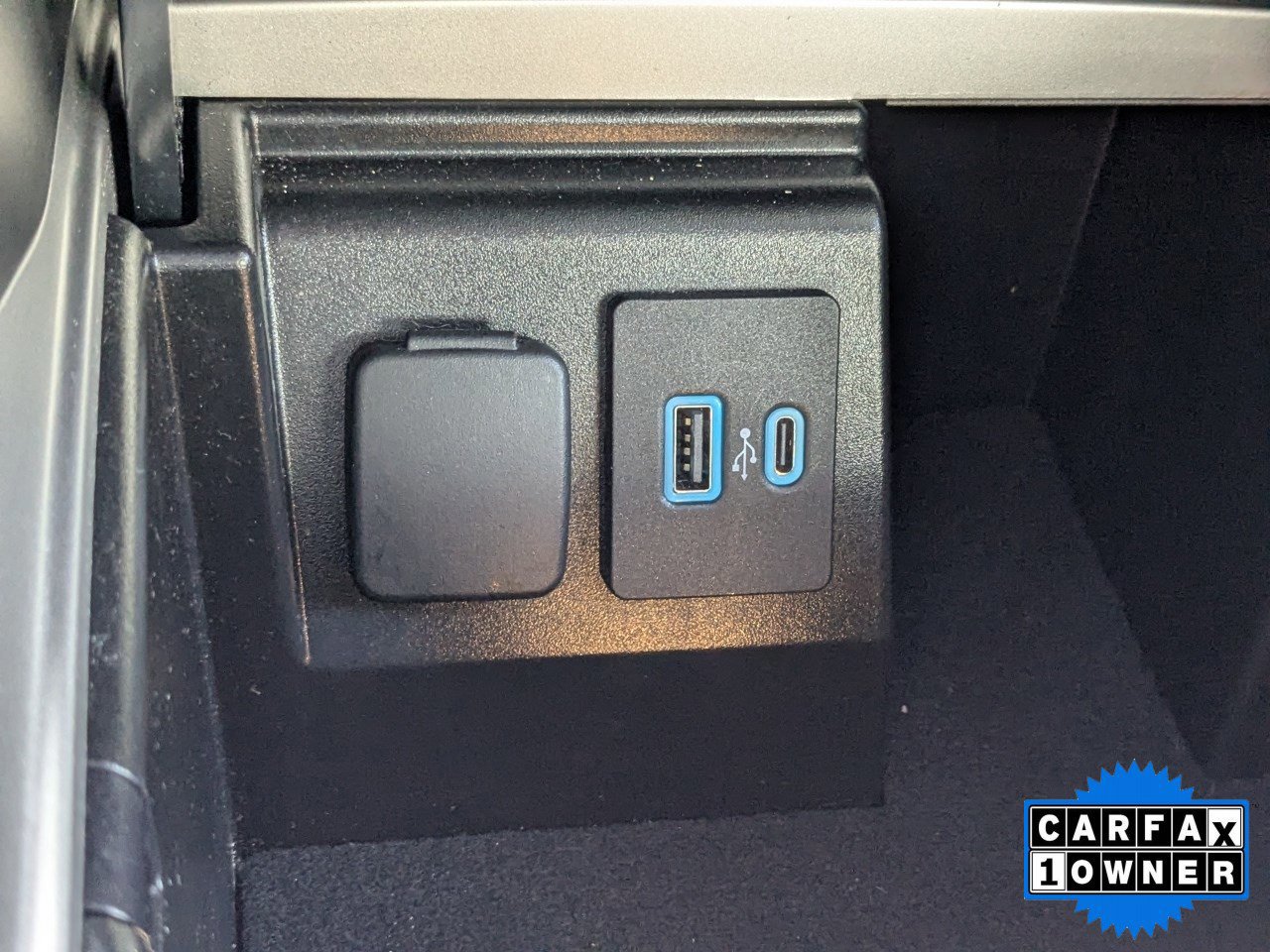 Certified 2024 Ford Explorer XLT w/ Equipment Group 202A image 29