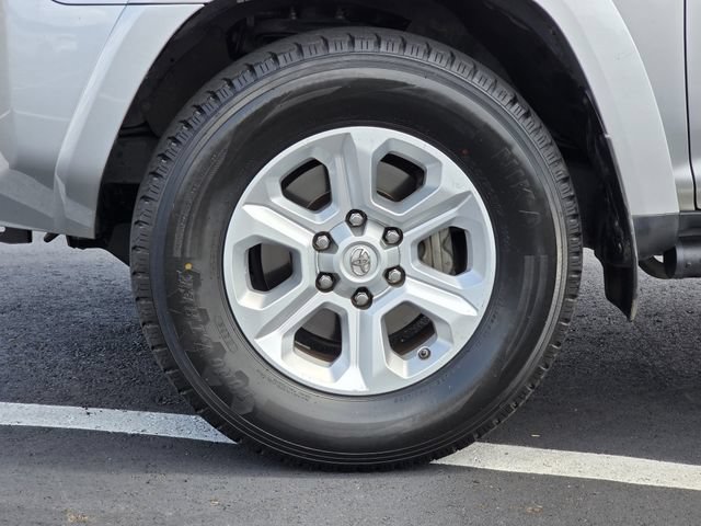 Used 2020 Toyota 4Runner SR5 Premium w/ Moonroof Package RWD image 32