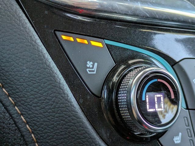 Used 2023 Chevrolet Equinox Premier image 32