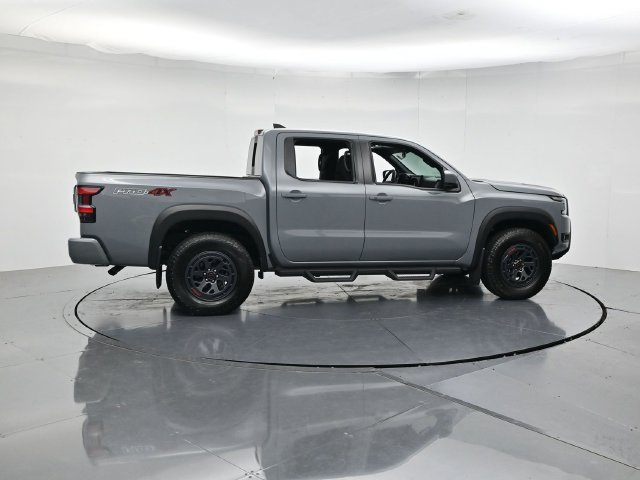 Used 2025 Nissan Frontier PRO-4X AWD/4WD image 2