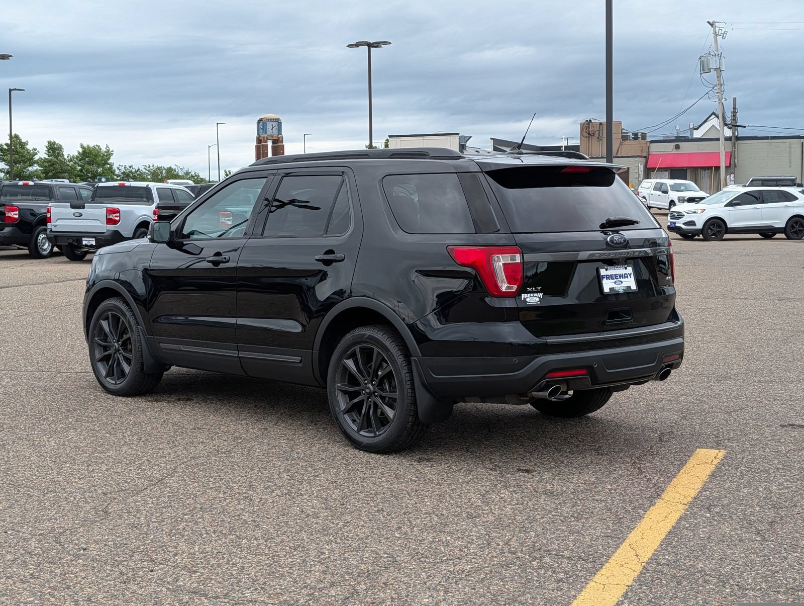 Certified 2018 Ford Explorer XLT w/ Equipment Group 202A AWD/4WD image 3