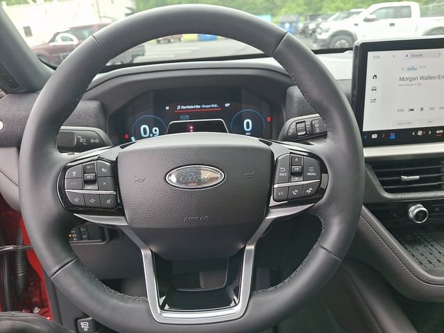 Certified 2025 Ford Explorer Platinum w/ Ultimate Package AWD/4WD image 29