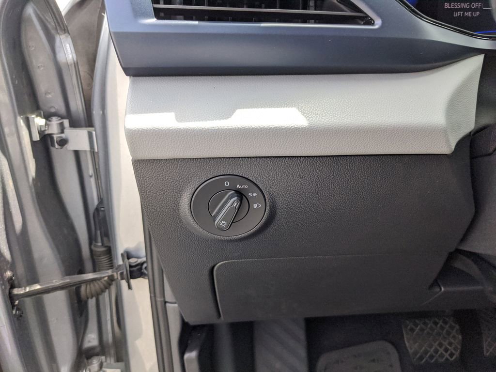 Used 2022 Volkswagen Taos SE image 25