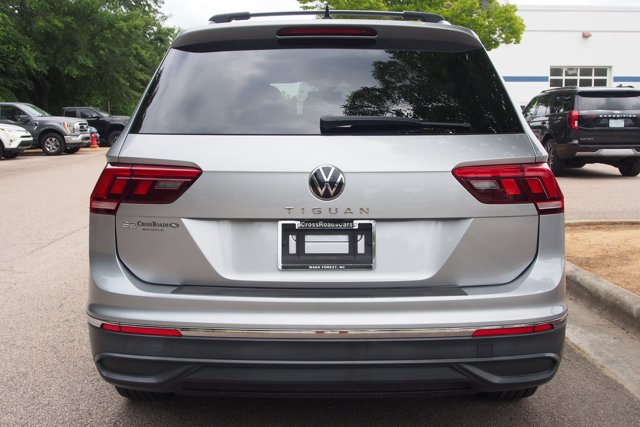 Used 2022 Volkswagen Tiguan SE FWD image 6