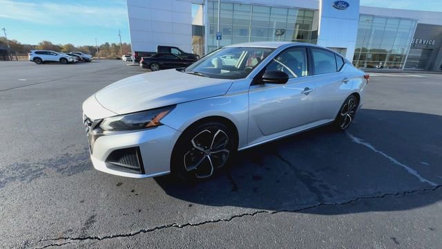 Used 2024 Nissan Altima 2.5 SR image 2