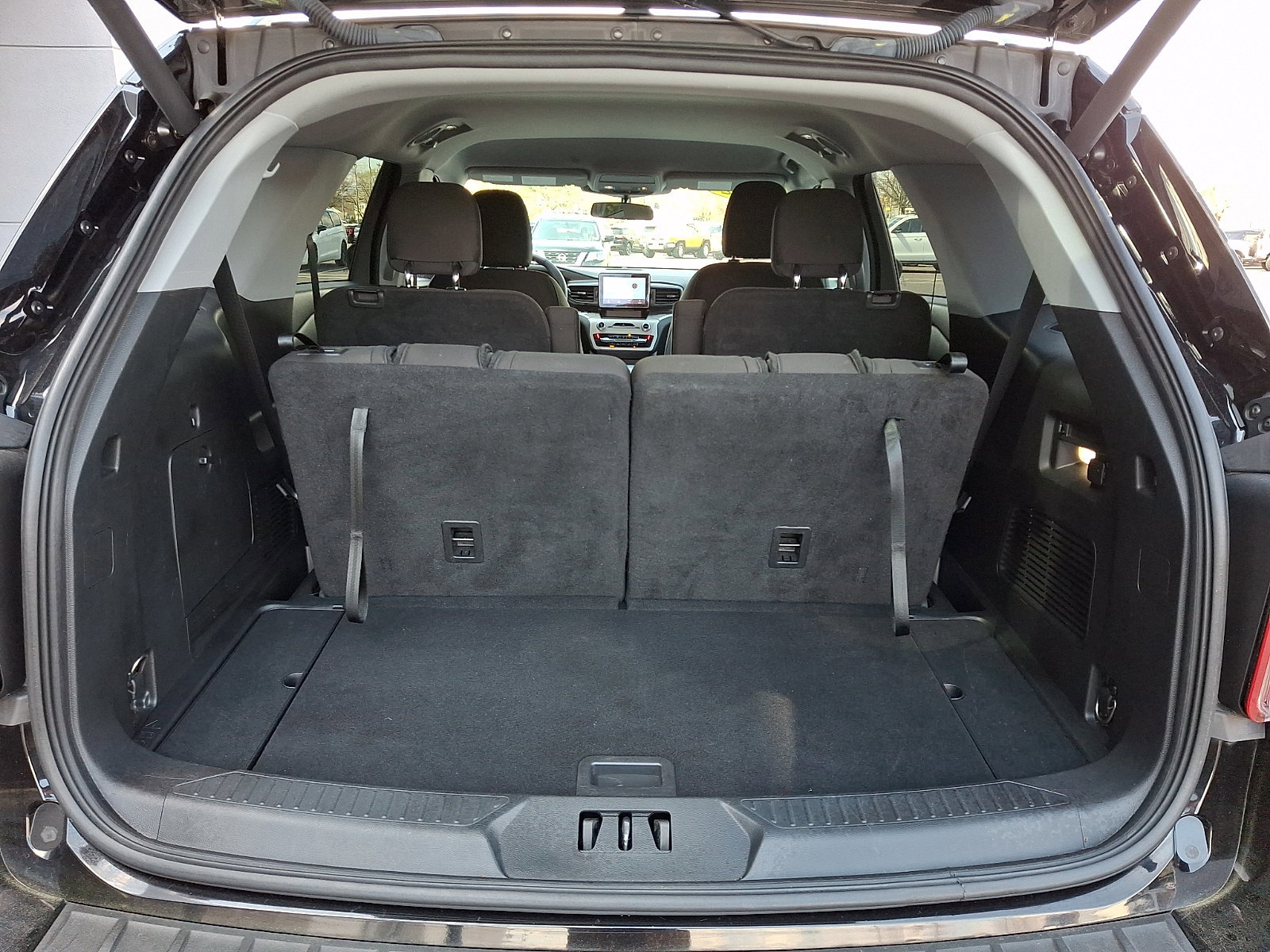 Certified 2022 Ford Explorer XLT w/ Class IV Trailer Tow Package image 29