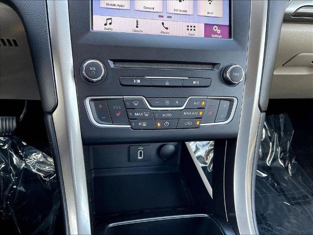 Certified 2017 Ford Fusion SE w/ Fusion SE Technology Package FWD image 15