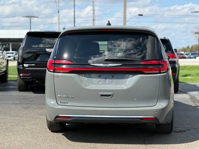 Used 2023 Chrysler Pacifica Touring-L FWD image 38