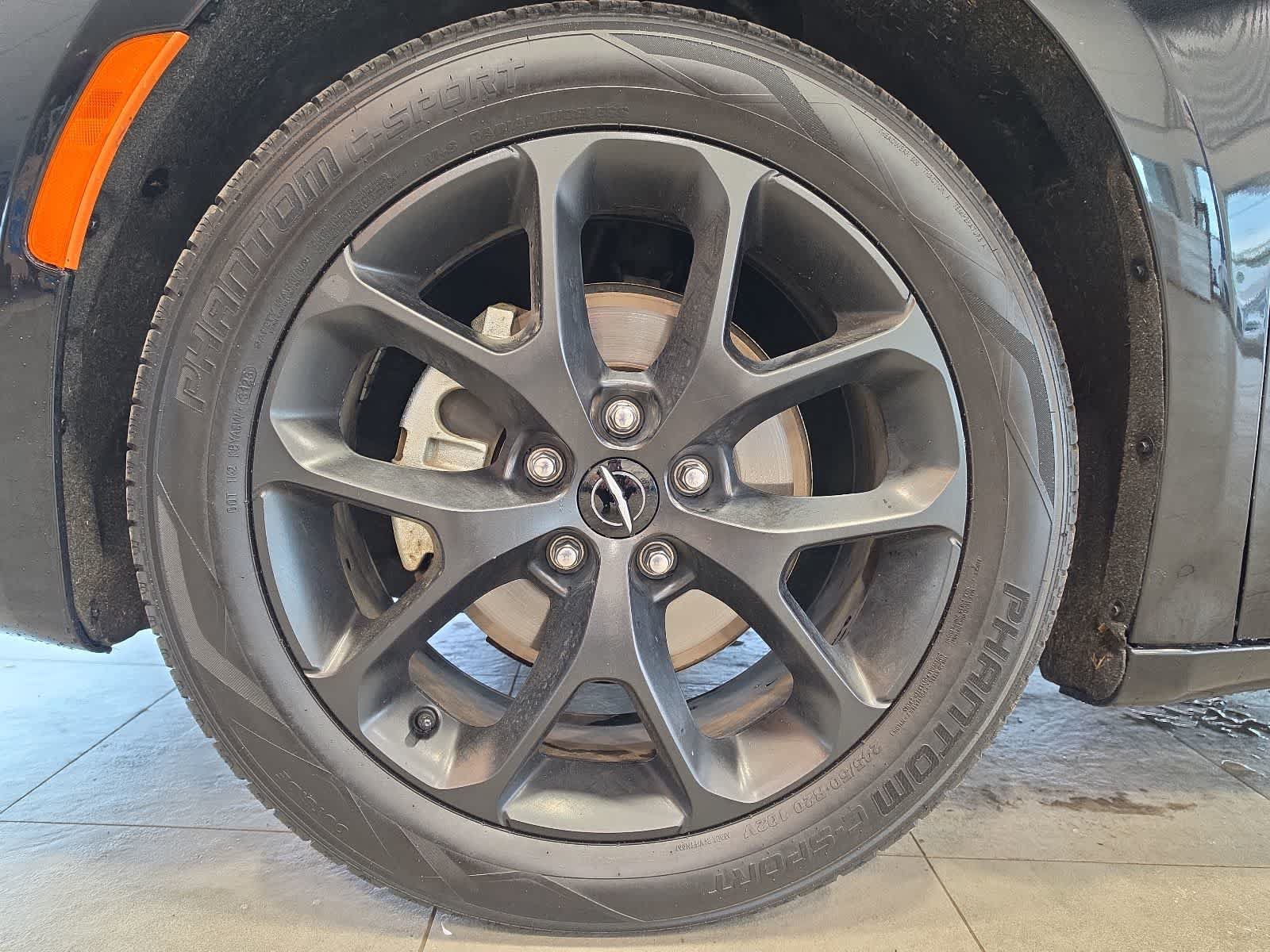 Used 2025 Chrysler Pacifica Limited FWD image 13