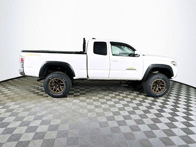 Used 2022 Toyota Tacoma TRD Off-Road AWD/4WD image 8