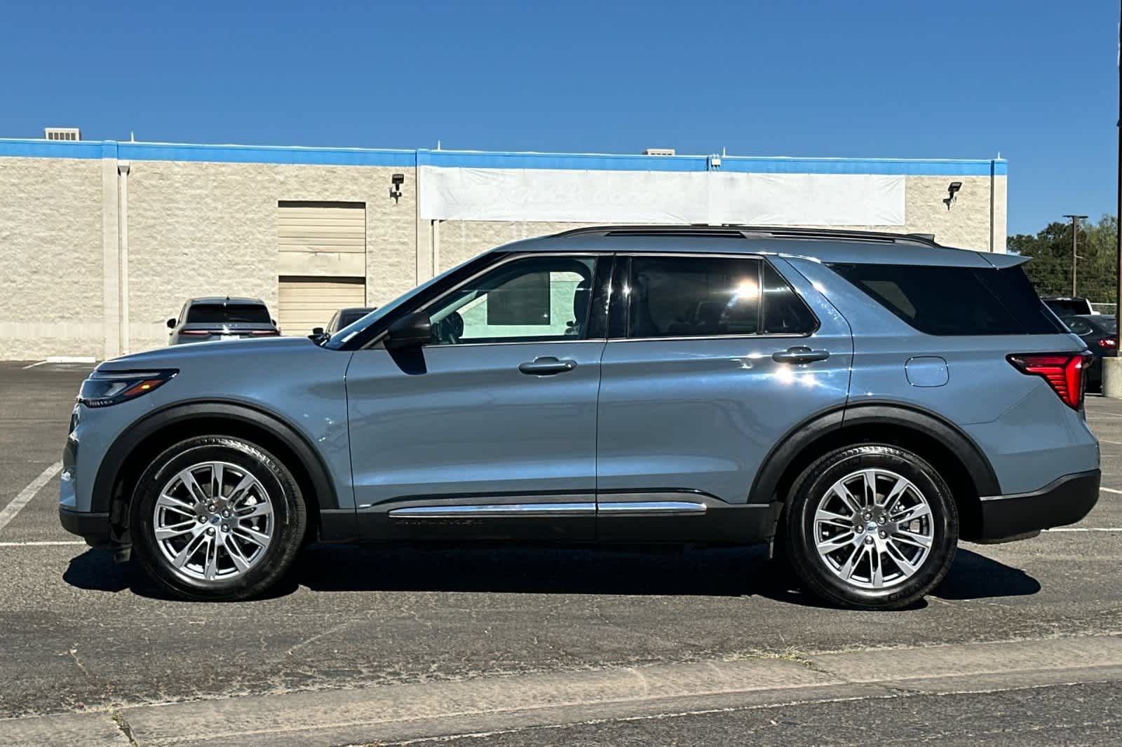 Certified 2025 Ford Explorer Active w/ Active Comfort Package AWD/4WD image 6