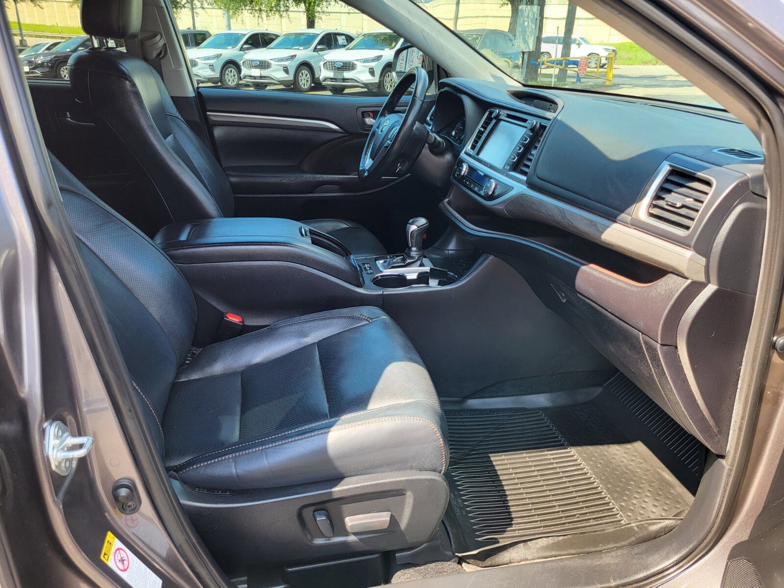 Used 2019 Toyota Highlander Limited Platinum FWD image 11
