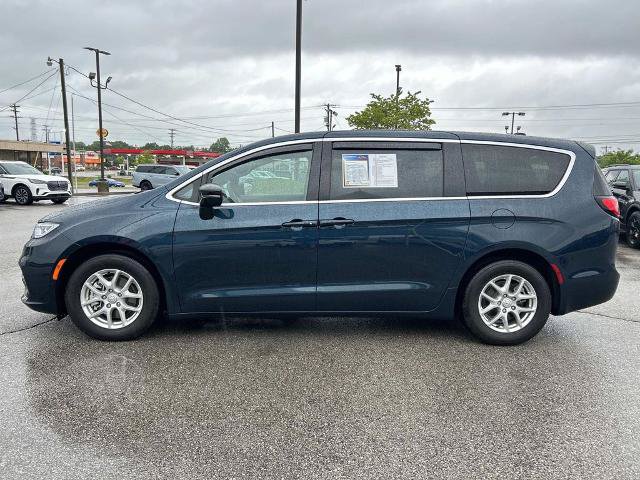 Used 2025 Chrysler Pacifica Select FWD image 7