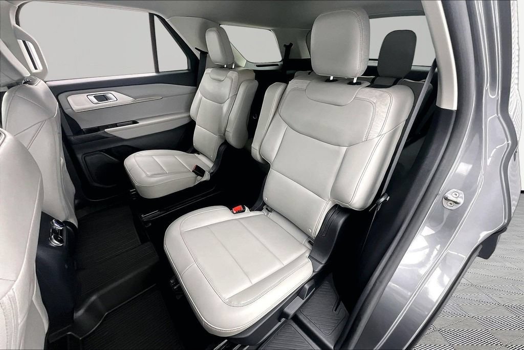 Certified 2025 Ford Explorer Active w/ Active Comfort Package AWD/4WD image 26