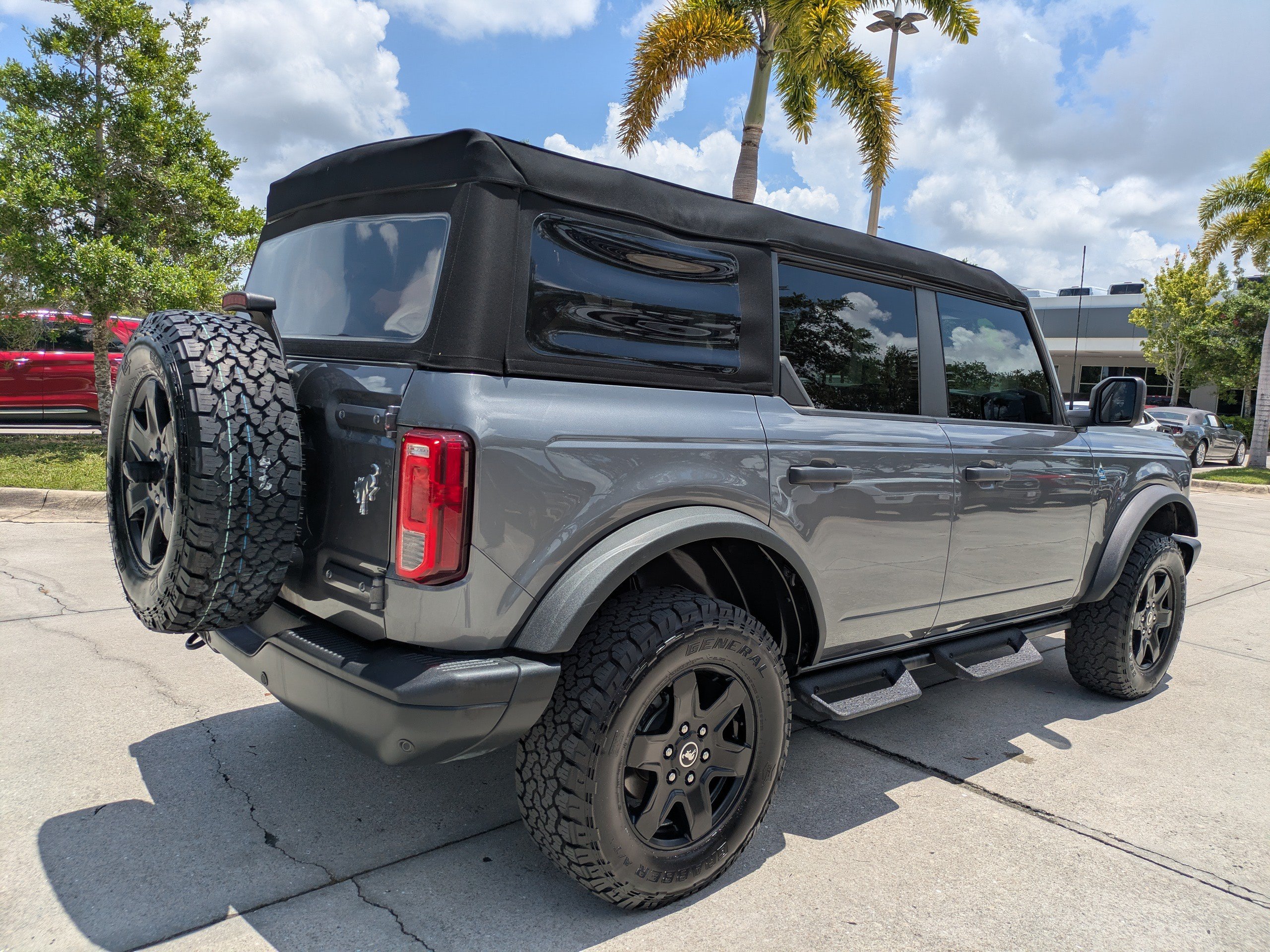 Certified 2023 Ford Bronco Black Diamond AWD/4WD image 4