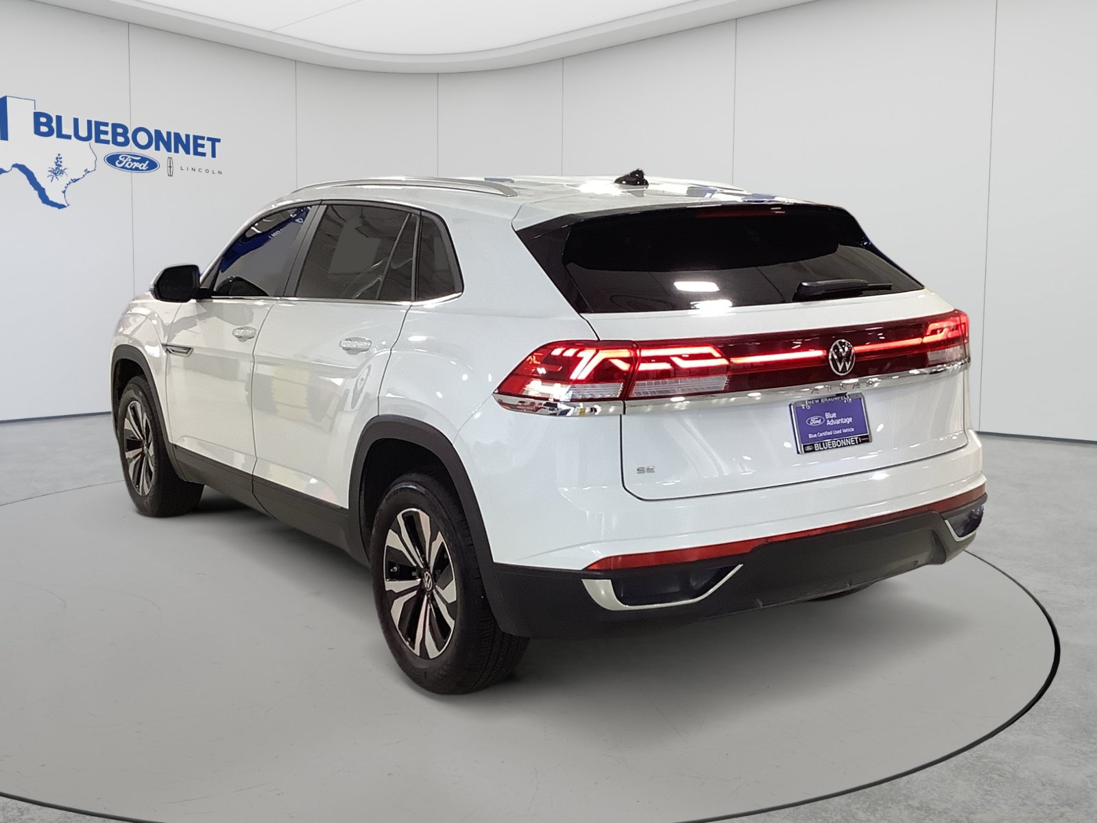 Used 2024 Volkswagen Atlas Cross Sport SE FWD image 7